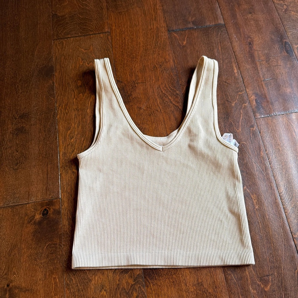 Aeropostale Womens Ribbed V-Neck Crop Tank Top Beige Small Sleeveless Seamless